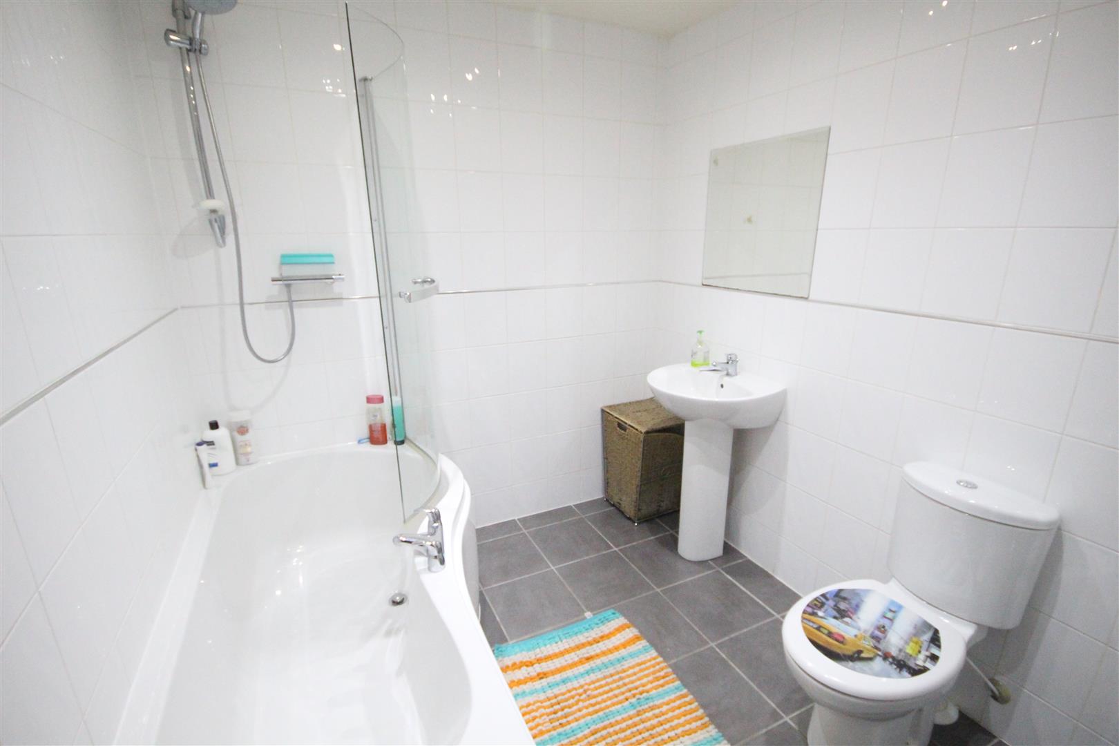 2 bedroom flat To Let in Colne - IMG_5435.jpg